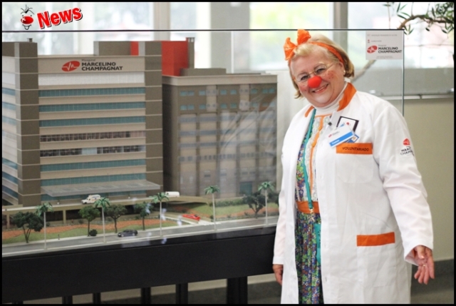 Vovó Bebel estréia no Hospital Marcelino Champagnat